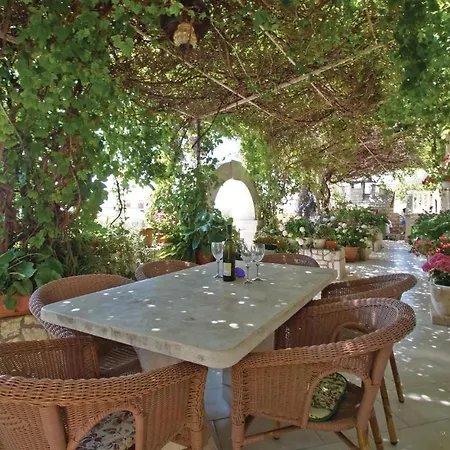 Two-bedroom In Hvar Apartman