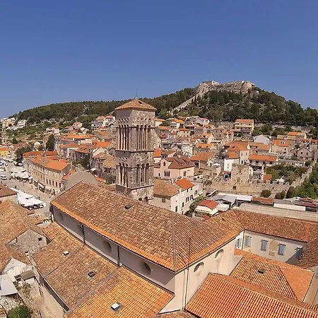 Two-bedroom In Hvar Apartman *